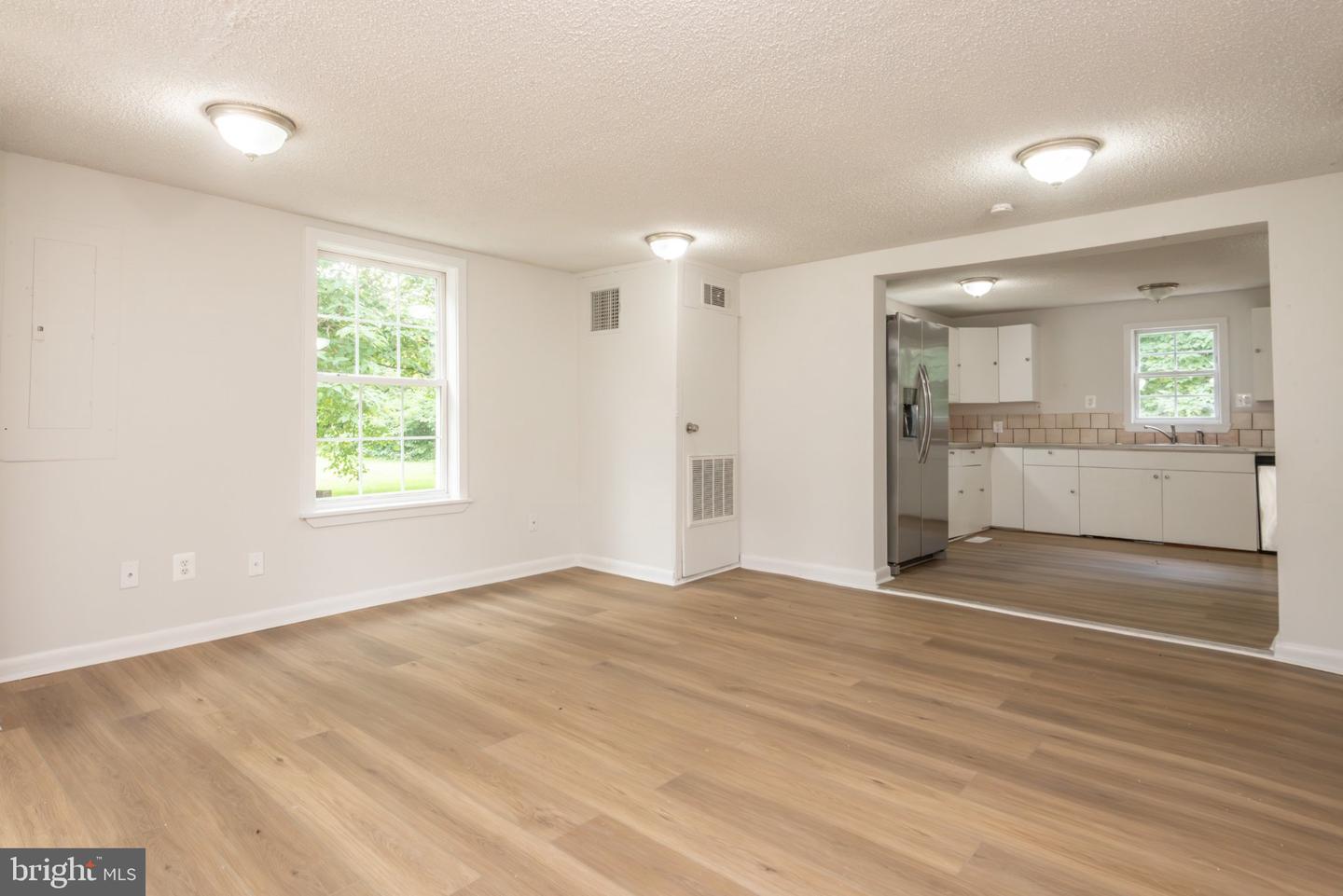 139 2nd St Property Photo 14