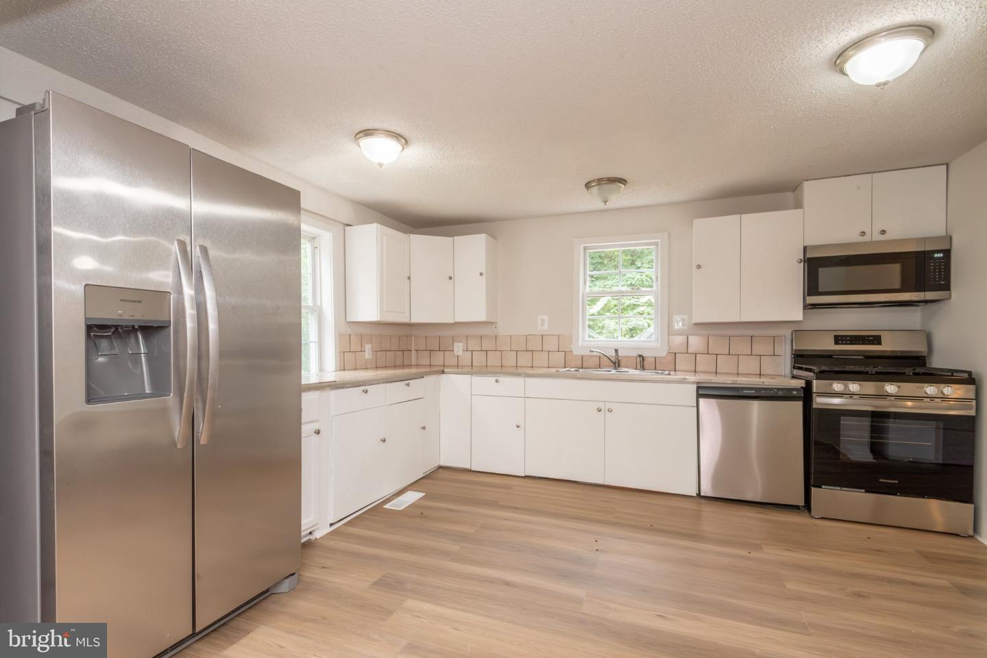 139 2nd St Property Photo 15
