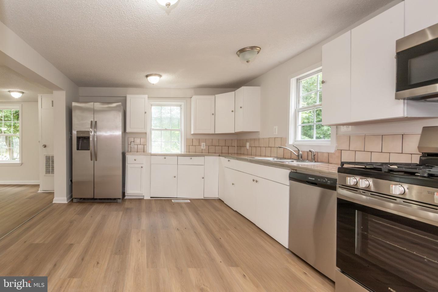 139 2nd St Property Photo 17