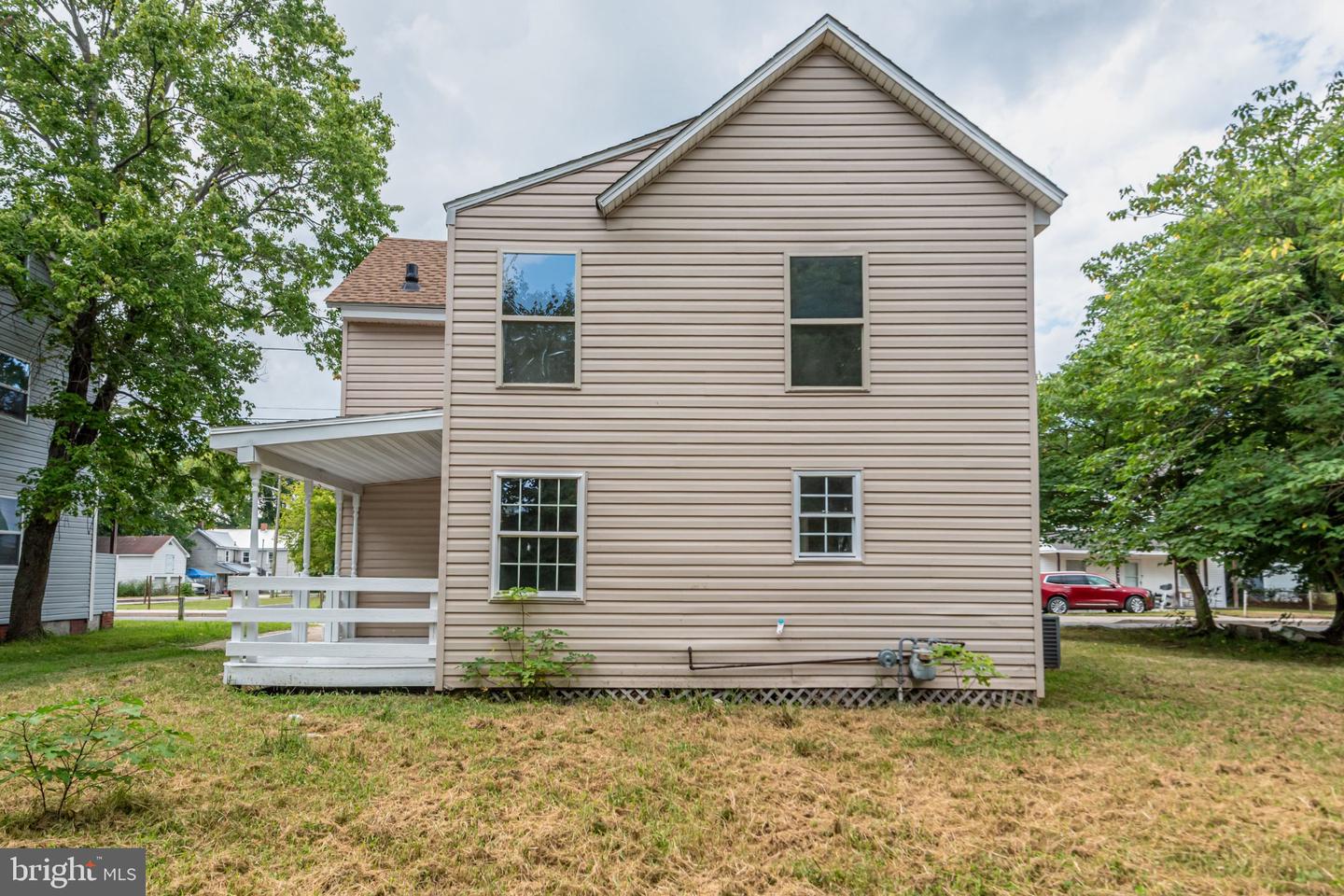 139 2nd St Property Photo 36