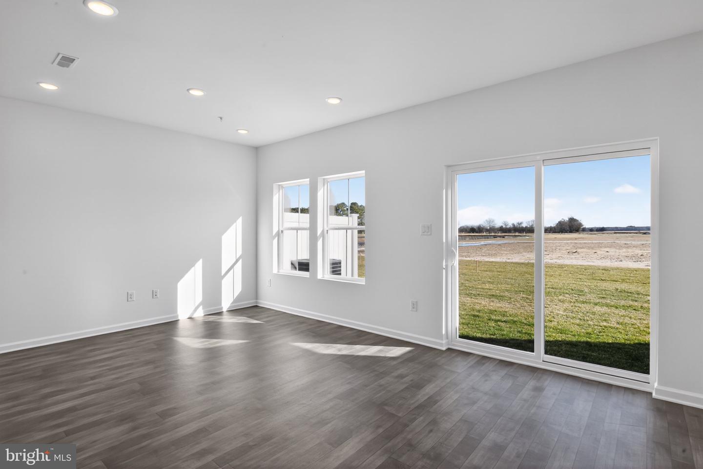 319 Clement Loop Property Photo 8