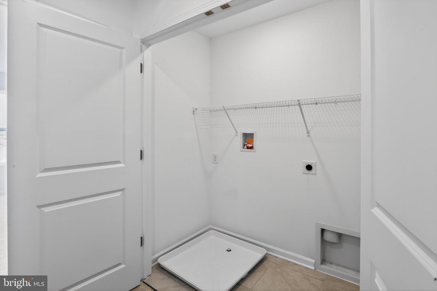 319 Clement Loop Property Photo 22