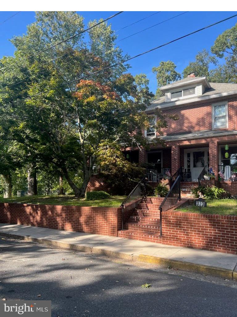 323 New York Ave Property Photo 1