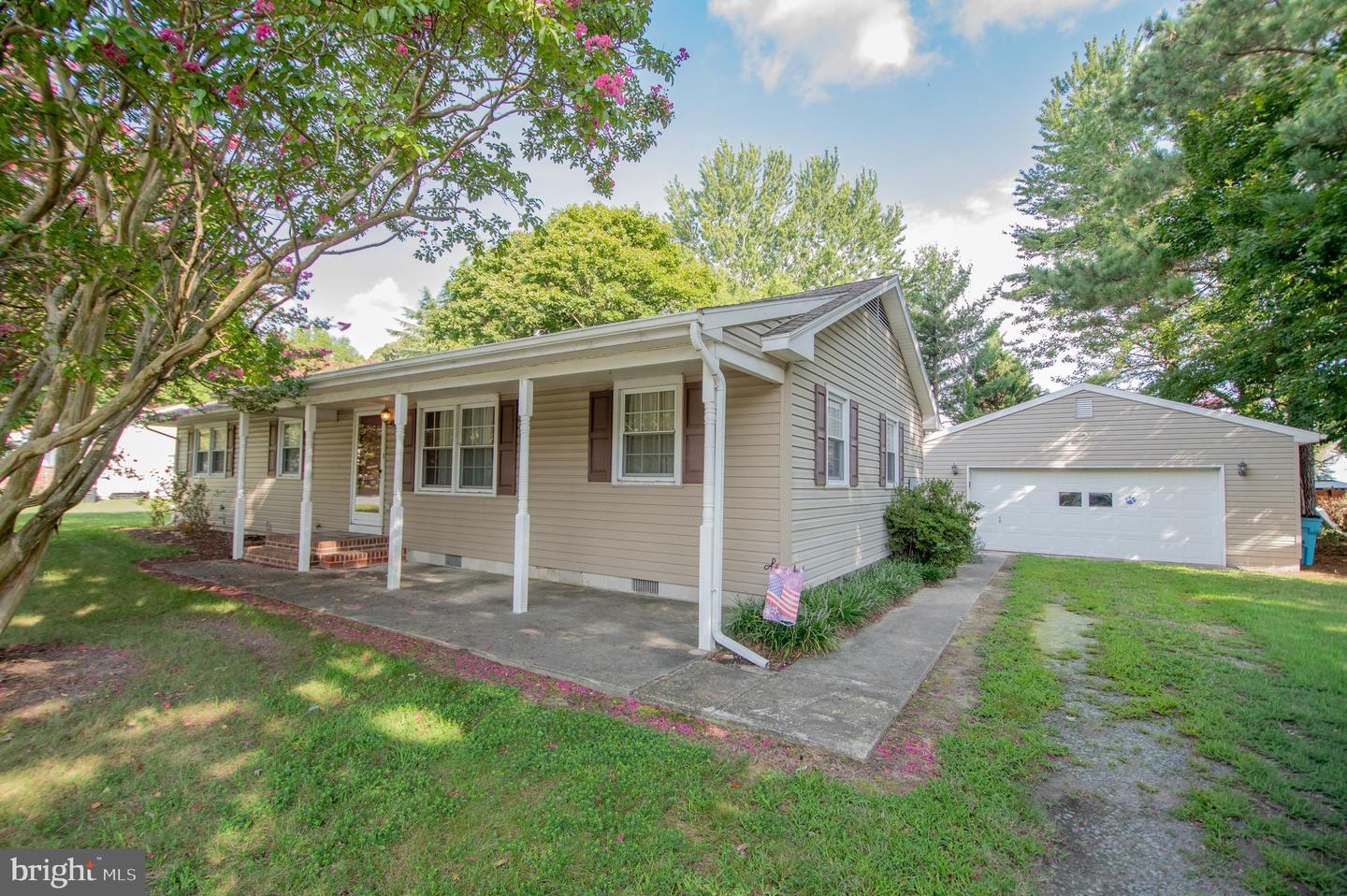 607 E PINE ST Property Photo 1