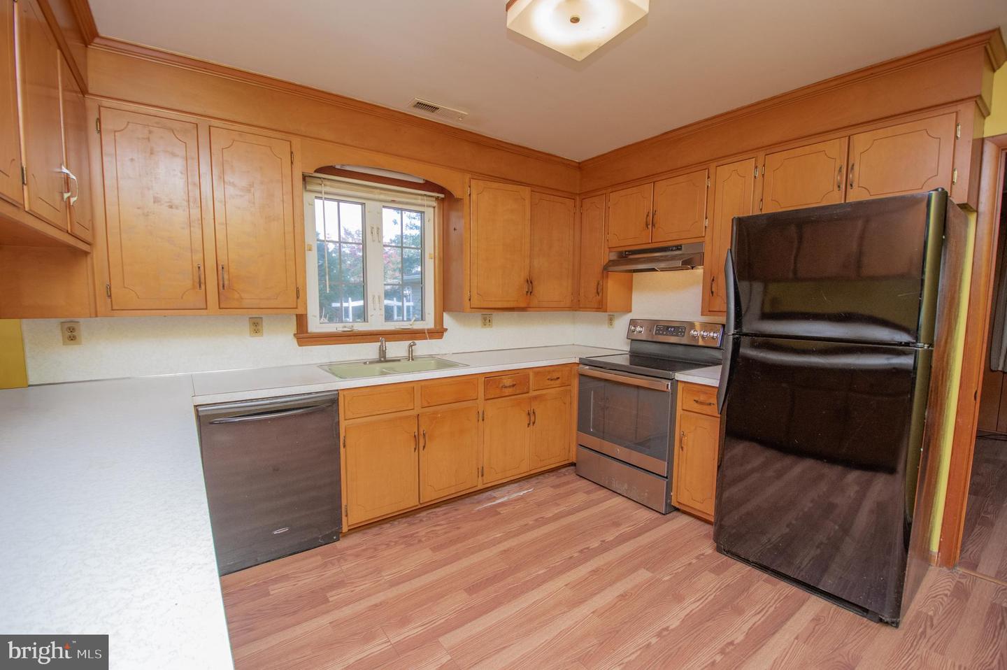 607 E Pine St Property Photo 6