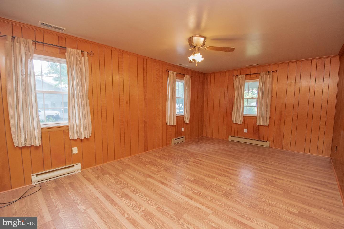 607 E Pine St Property Photo 7