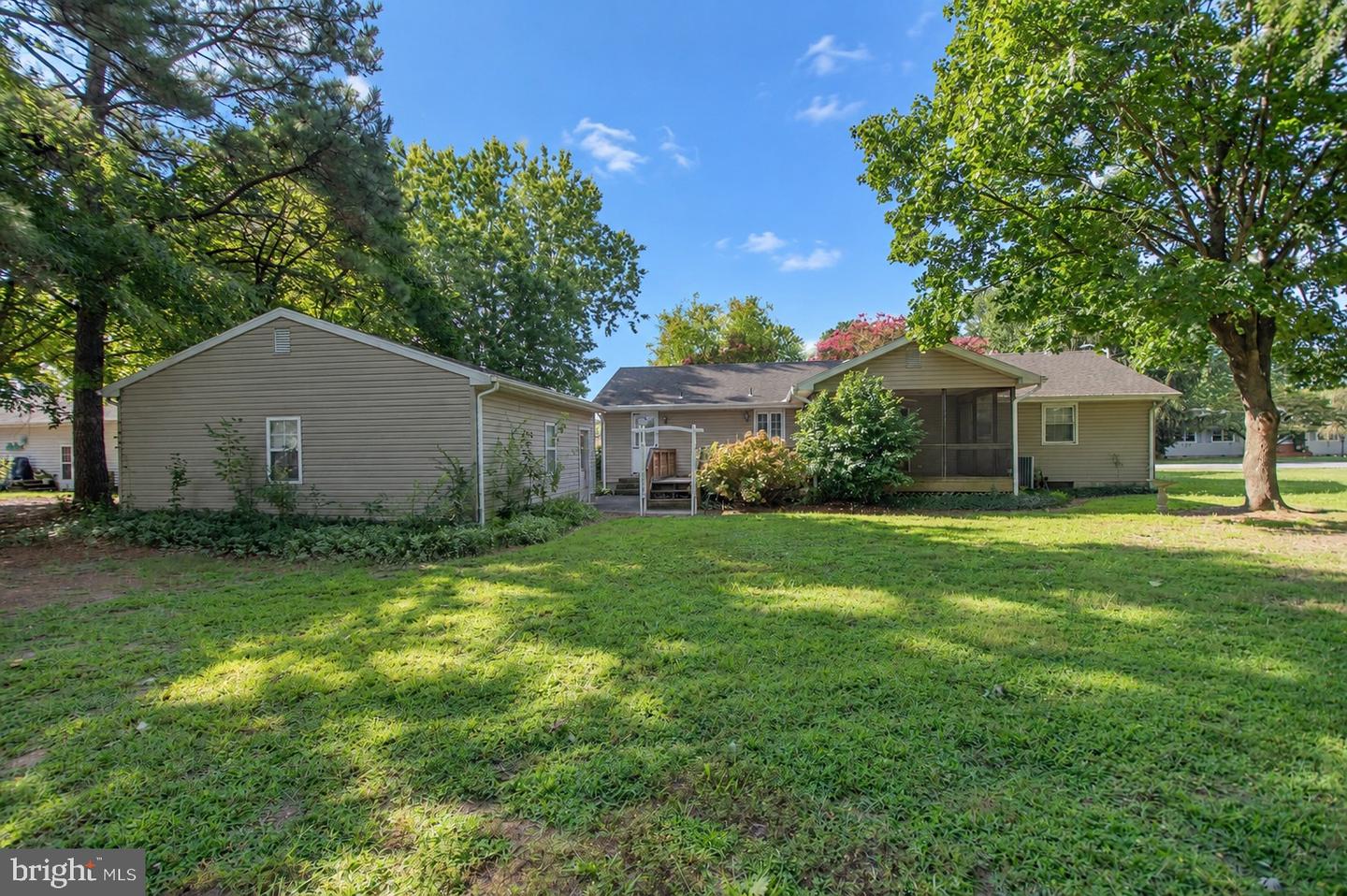 607 E Pine St Property Photo 15