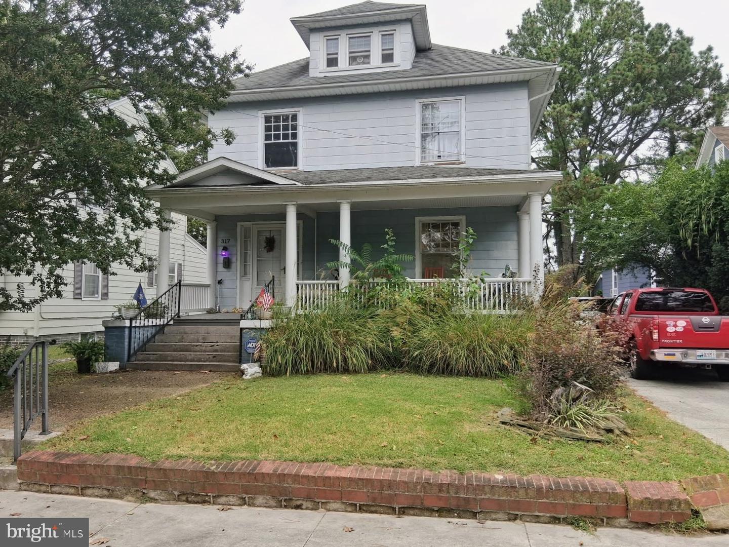 317 New York Ave Property Photo 1