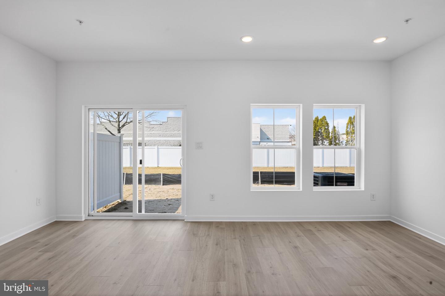 321 Clement Loop Property Photo 9