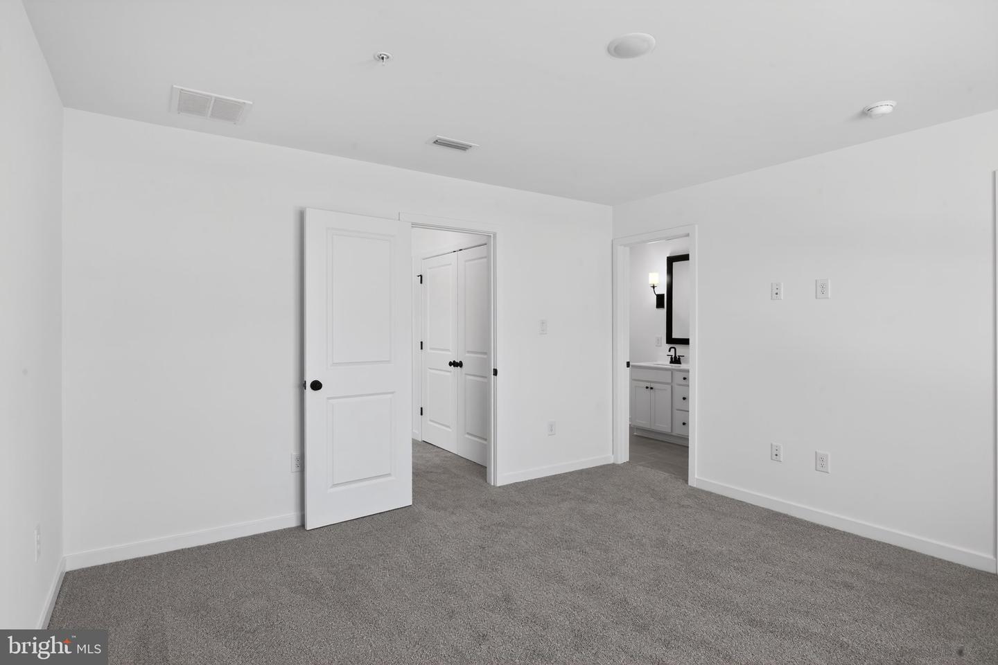 321 Clement Loop Property Photo 14