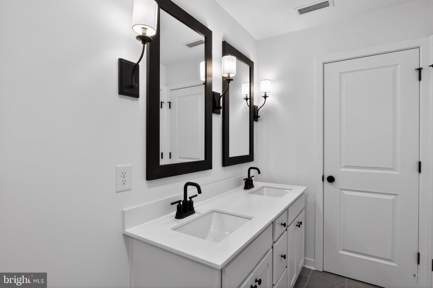 321 Clement Loop Property Photo 17