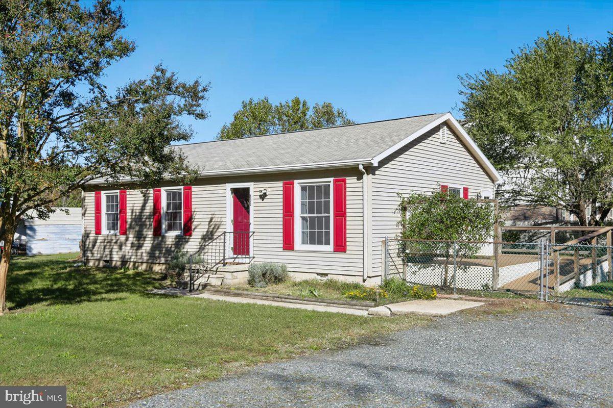 103 HONEYSUCKLE DR Property Photo 1