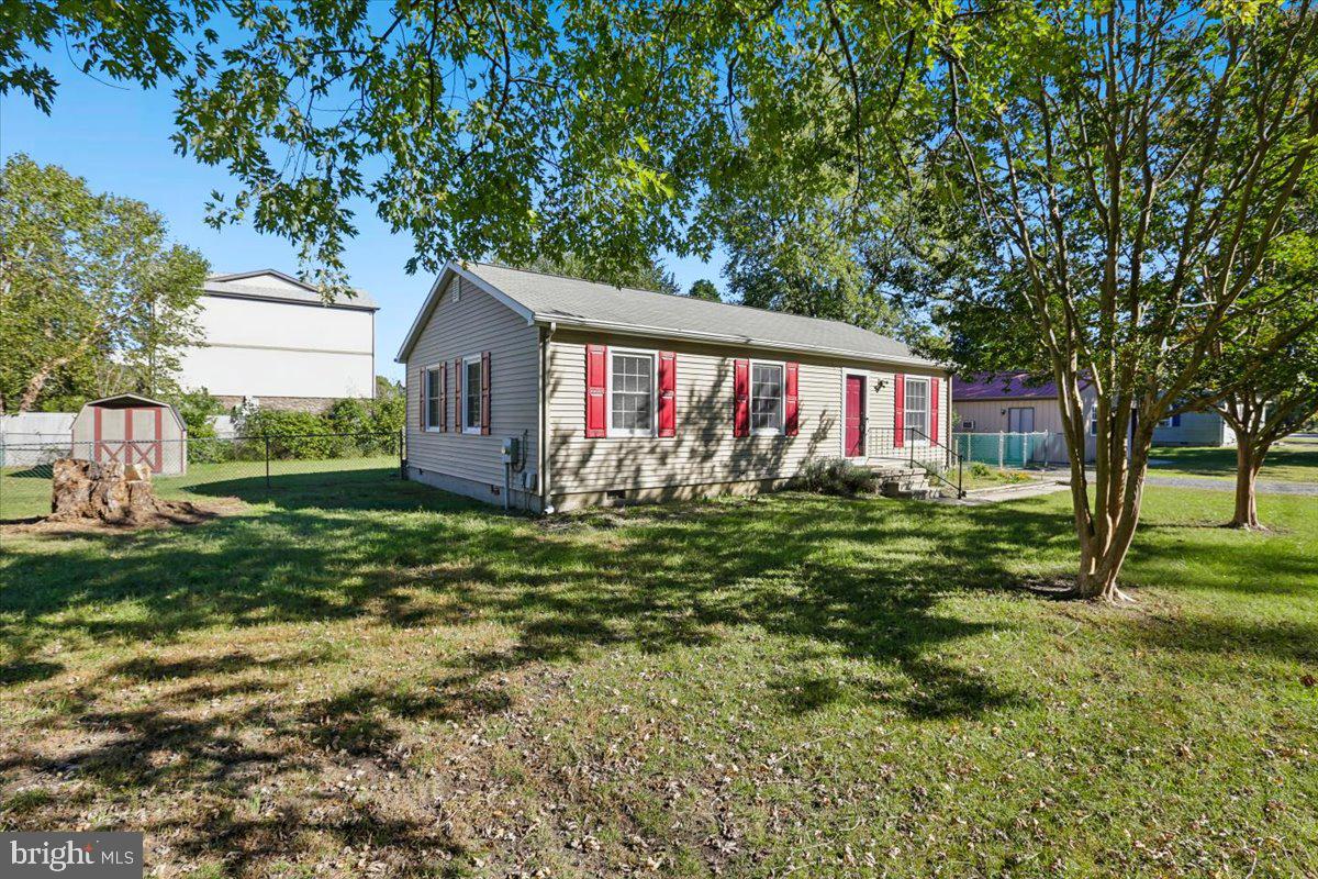 103 Honeysuckle Dr Property Photo 3