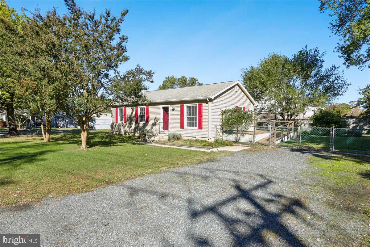 103 Honeysuckle Dr Property Photo 4