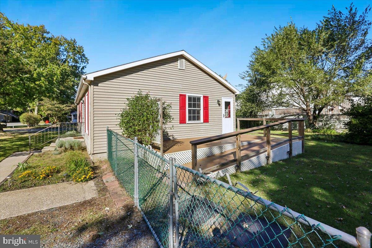 103 Honeysuckle Dr Property Photo 5