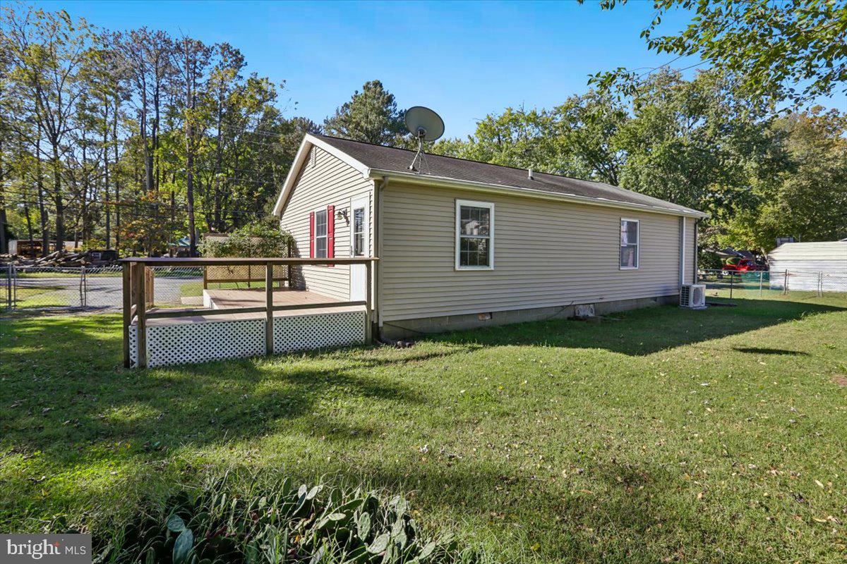103 Honeysuckle Dr Property Photo 6