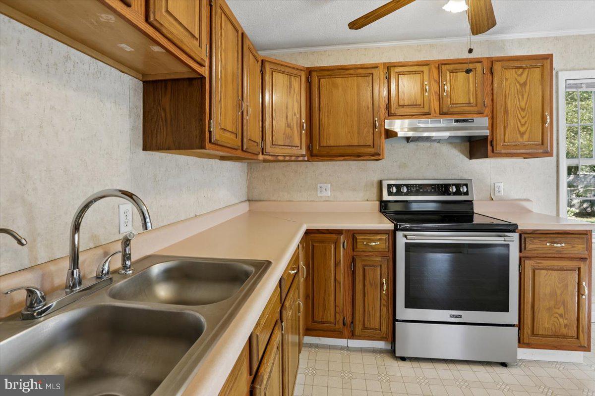 103 Honeysuckle Dr Property Photo 16
