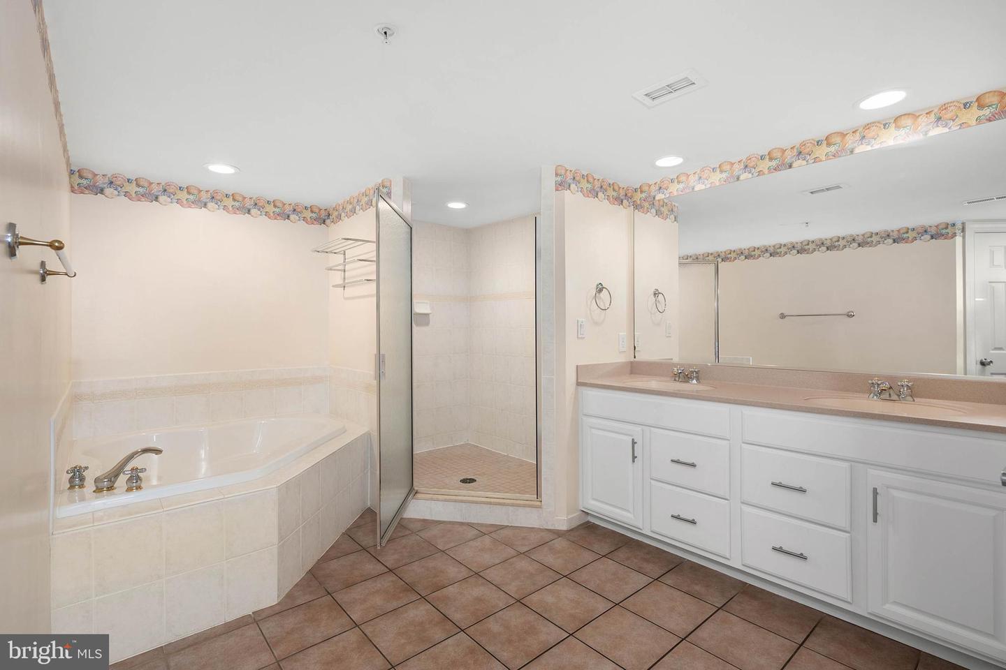 5901 Atlantic Ave #513 Property Photo 8