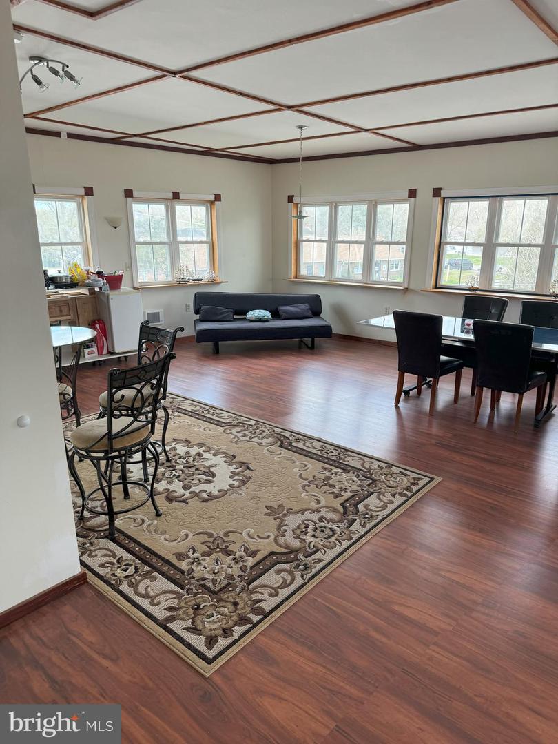 110 W Green Street Property Photo 15