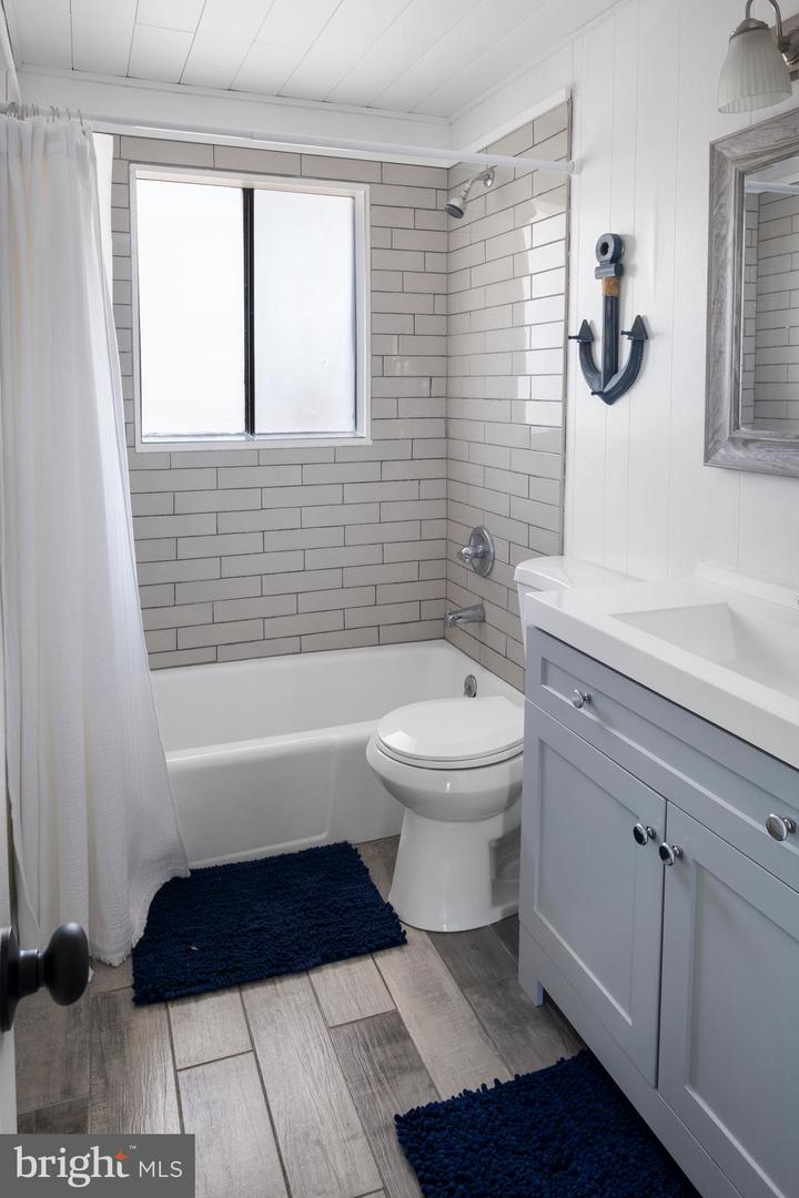 170 Captains Quarters Rd #201 Property Photo 18