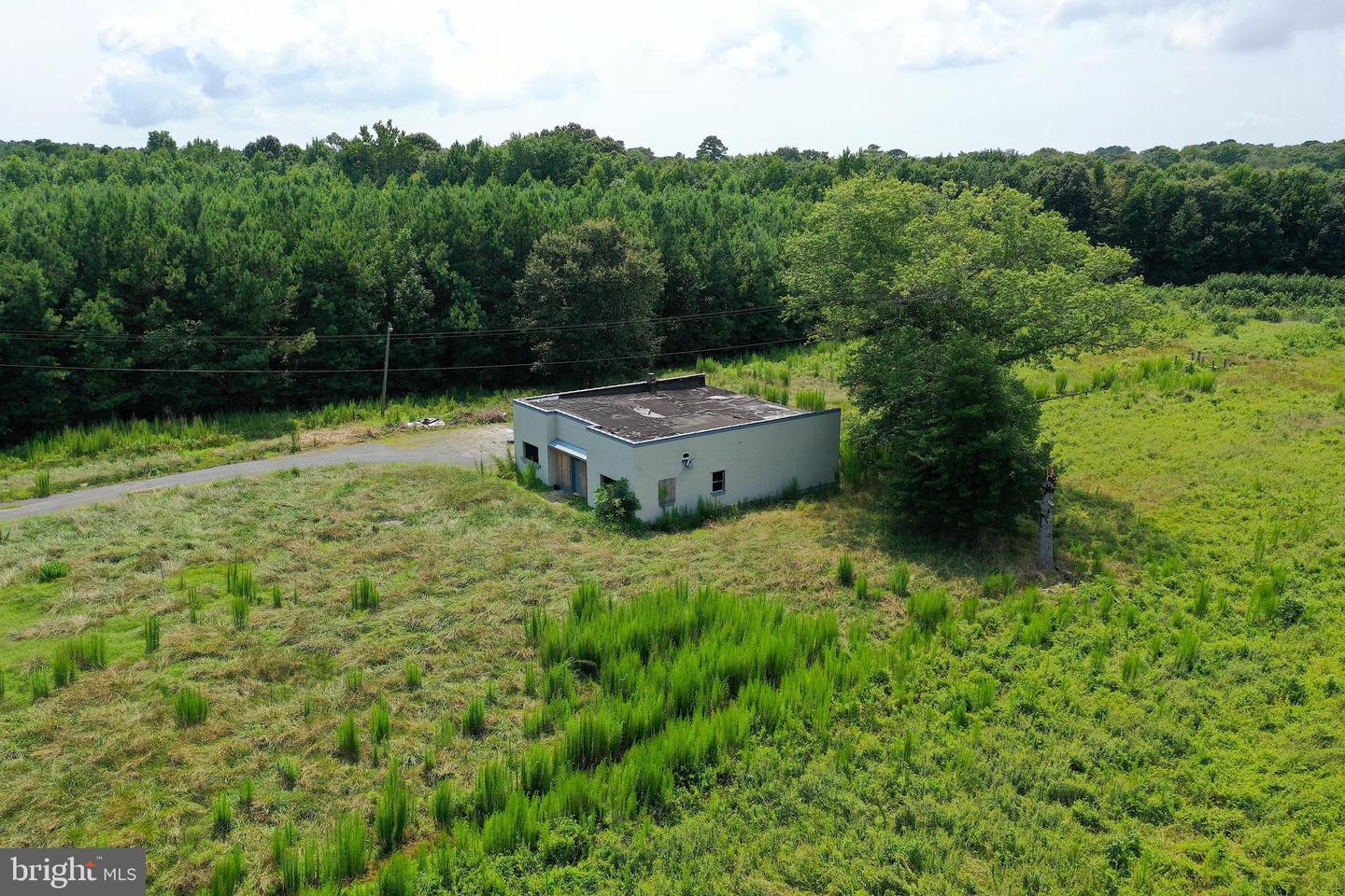 1637 Dun Swamp Rd Property Photo 2