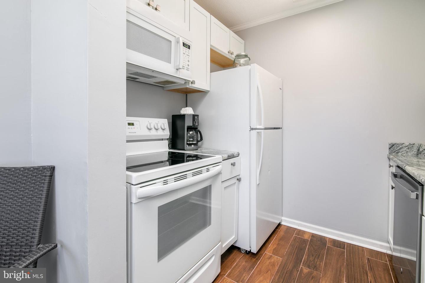 417 Robin Dr #b304 Property Photo 8