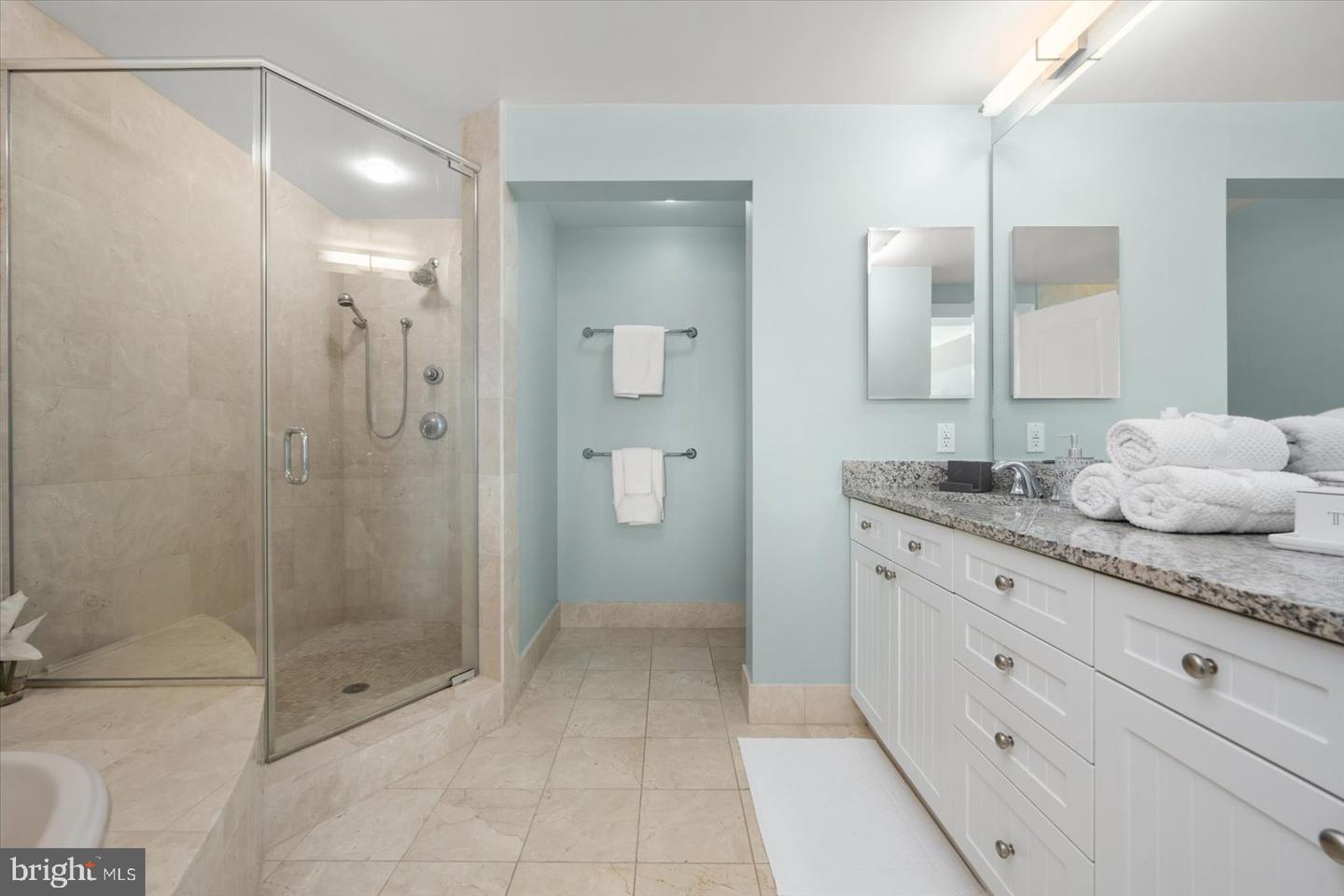 2 48th St #402 Property Photo 25