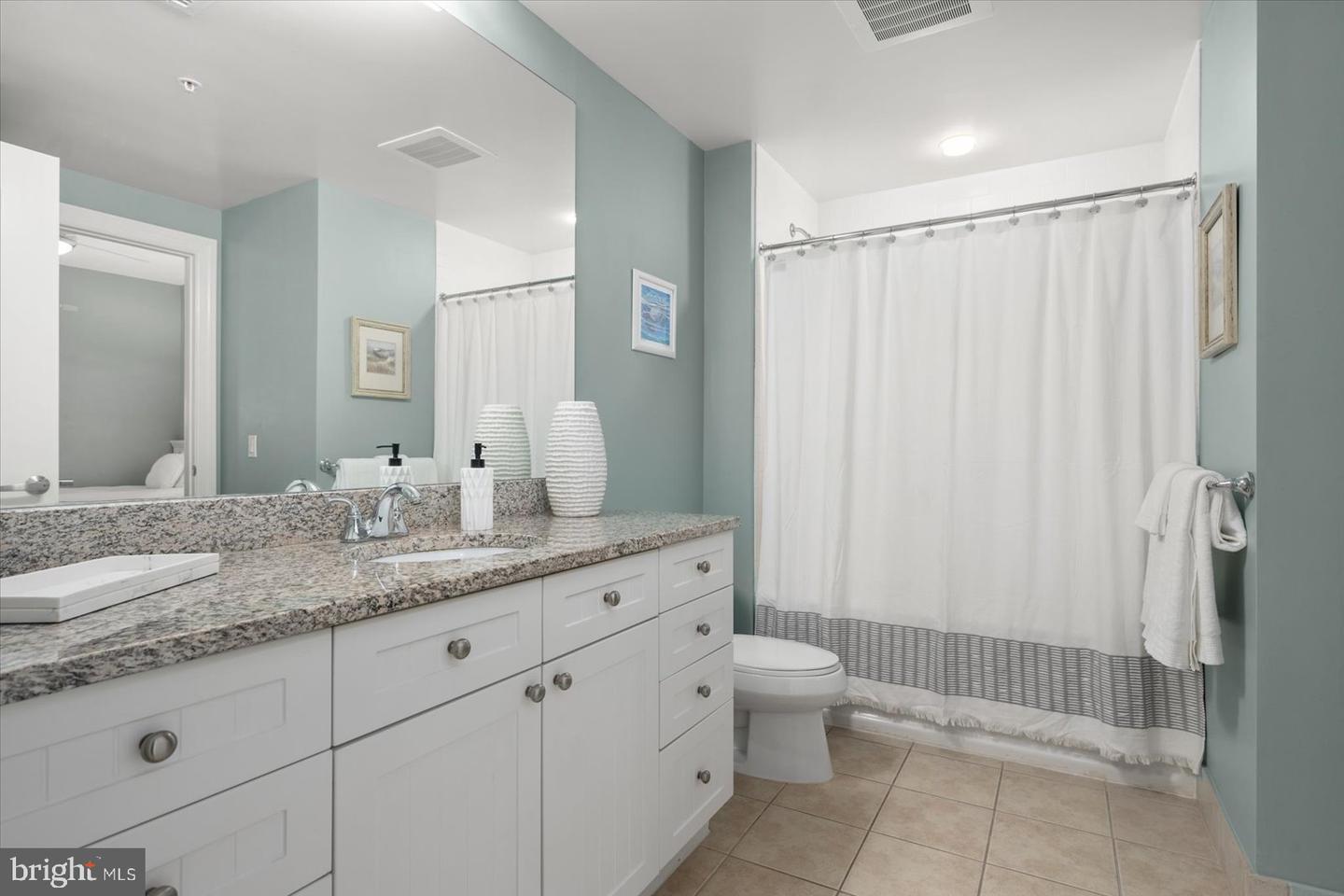 2 48th St #402 Property Photo 33