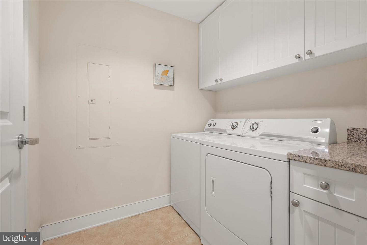 2 48th St #402 Property Photo 38
