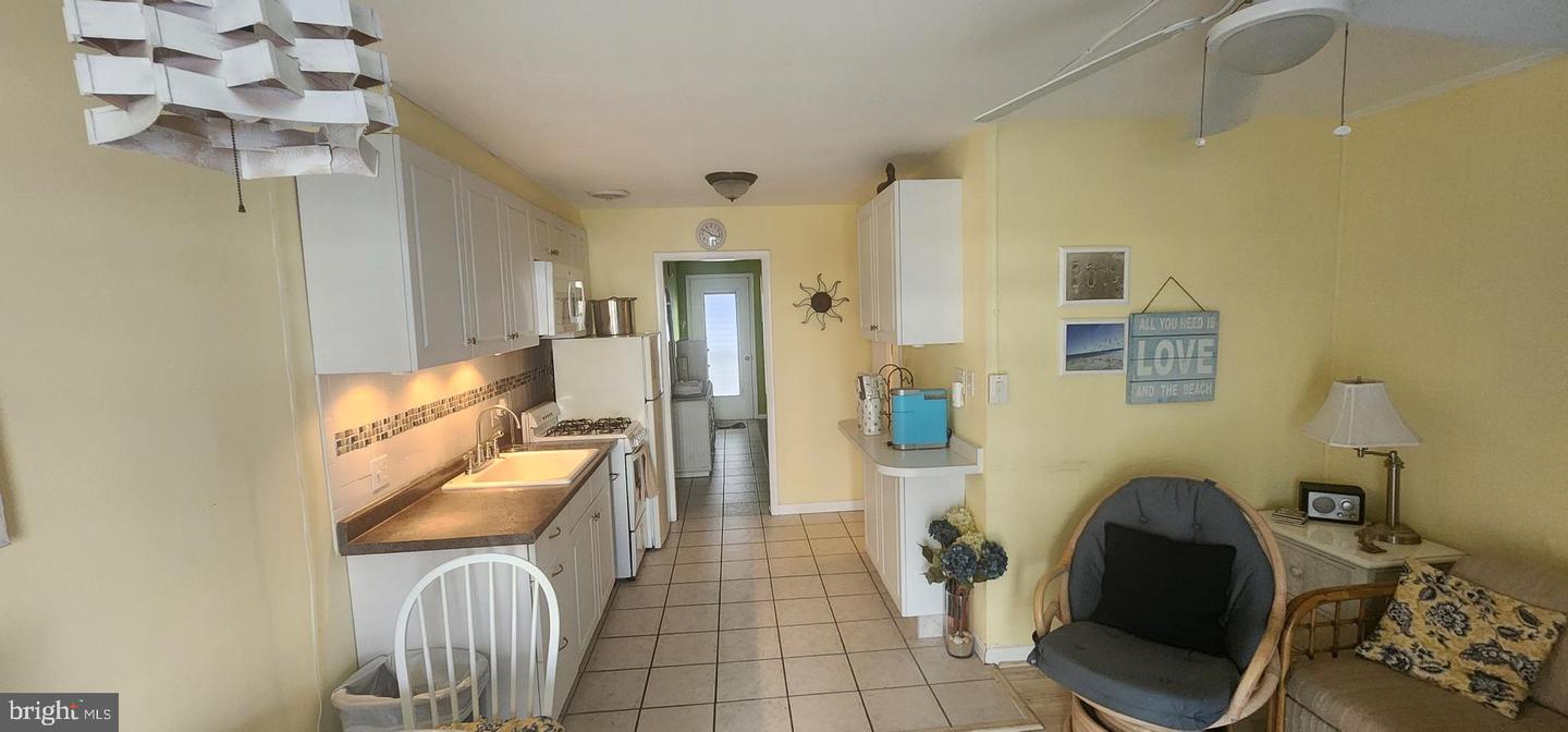 3-a 63rd St #14 Property Photo 8