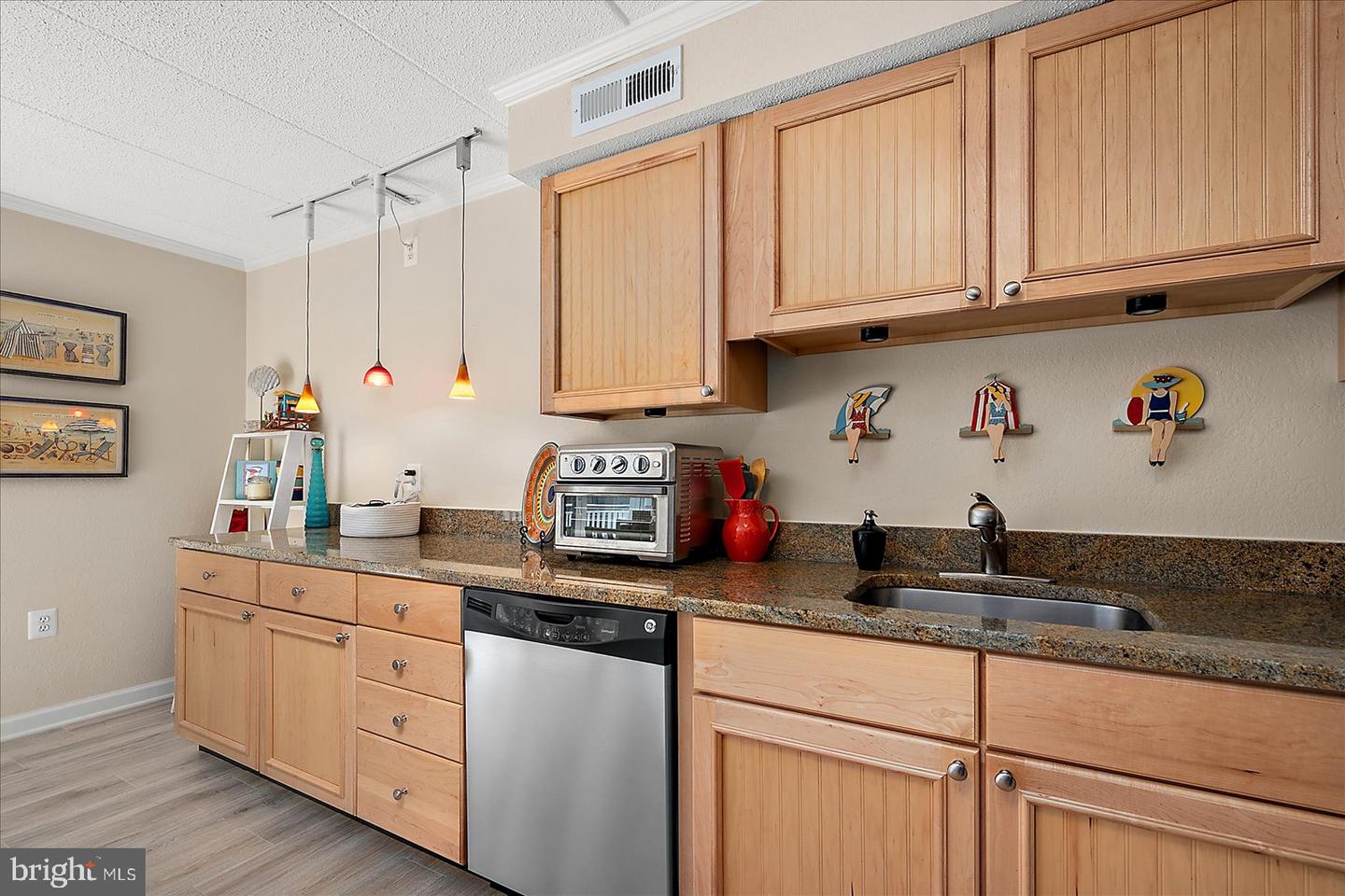 4 46th St #11102 Property Photo 11