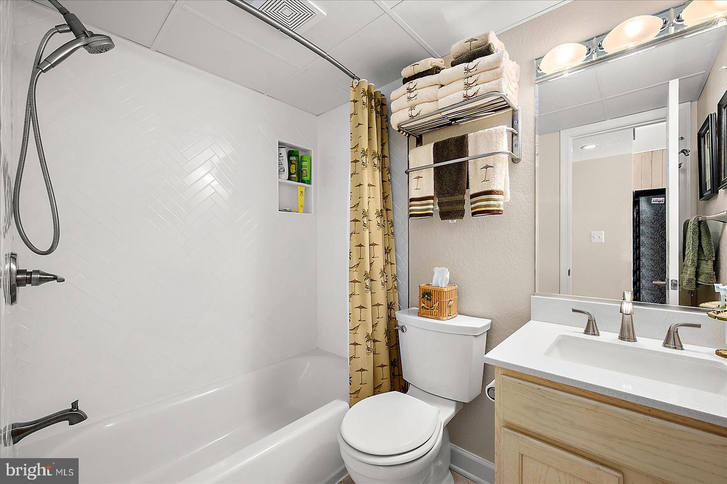 4 46th St #11102 Property Photo 20