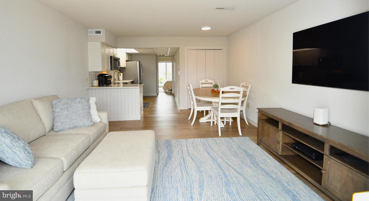 7 40th St #207 Property Photo 6
