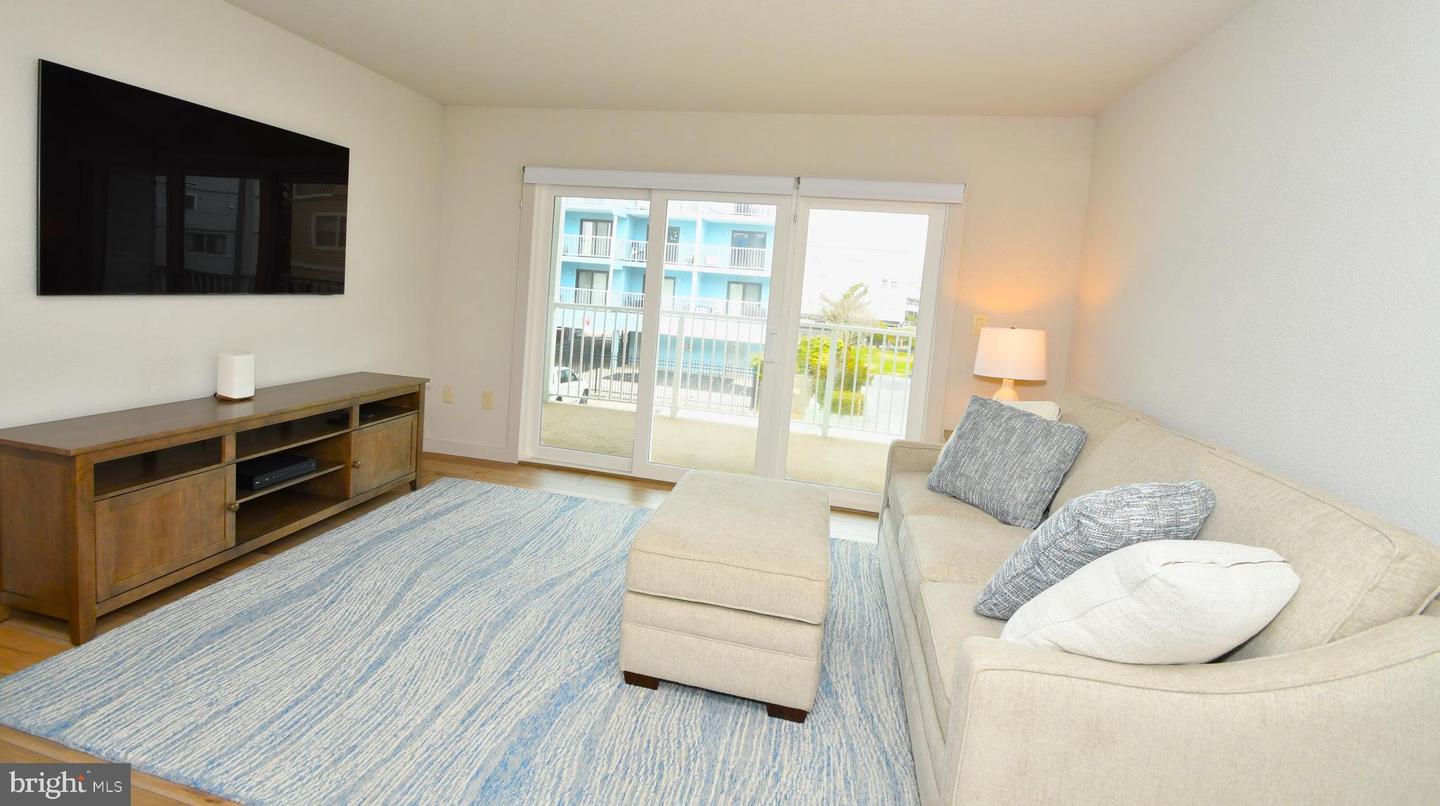 7 40th St #207 Property Photo 7