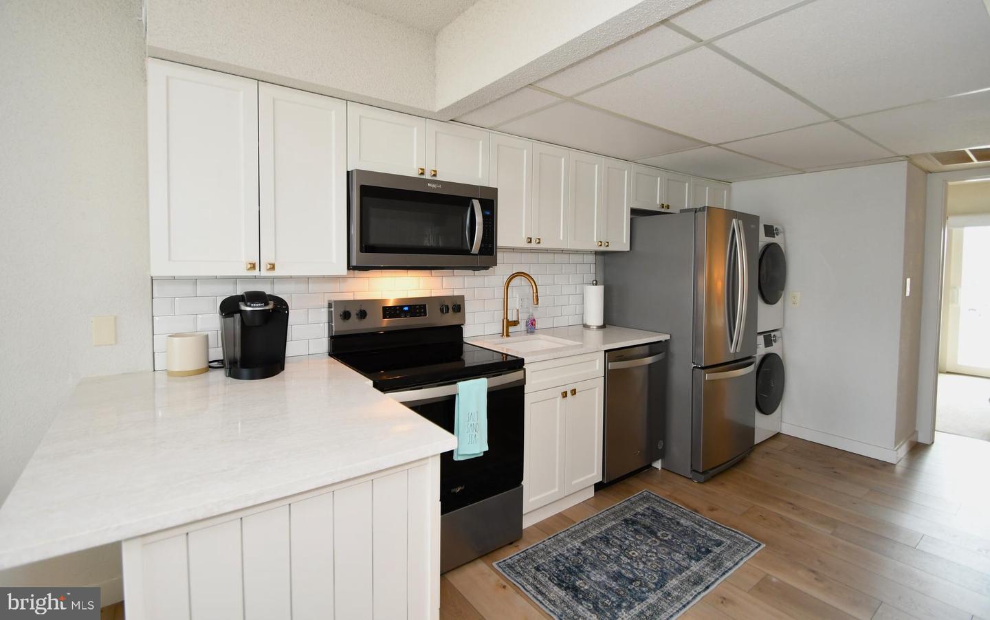 7 40th St #207 Property Photo 10