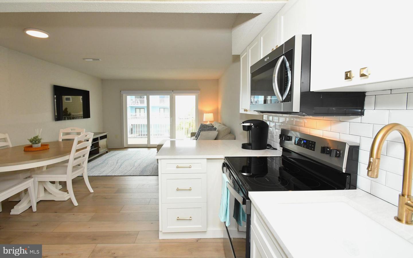 7 40th St #207 Property Photo 11