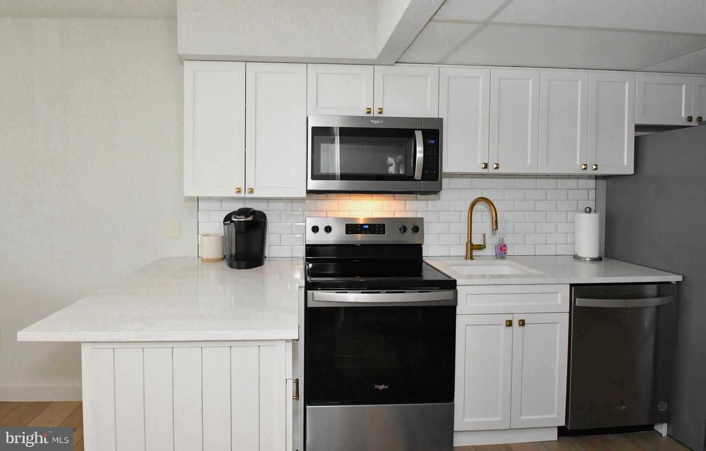 7 40th St #207 Property Photo 14