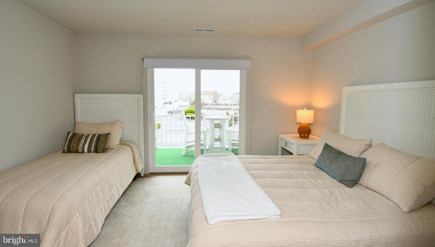 7 40th St #207 Property Photo 16