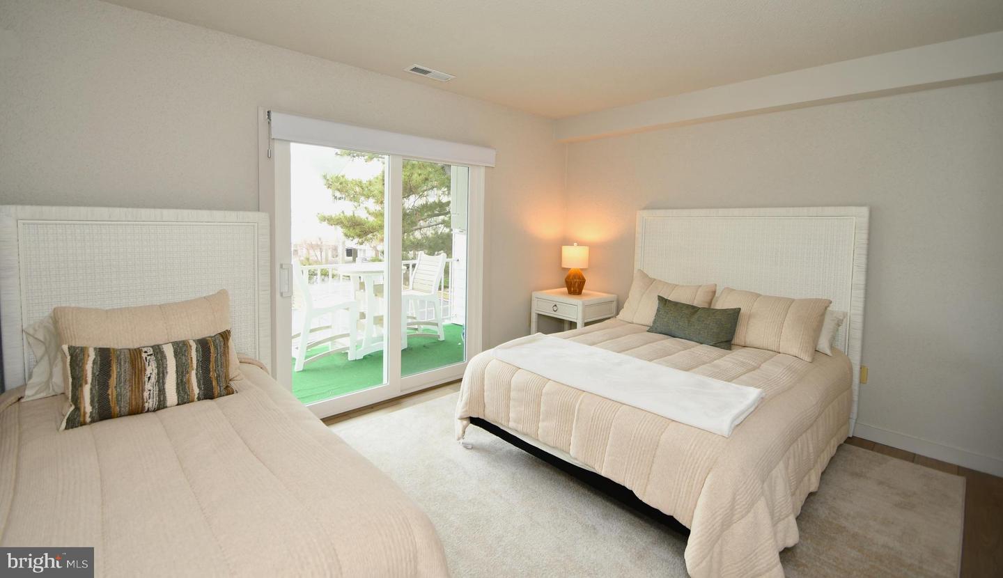 7 40th St #207 Property Photo 17