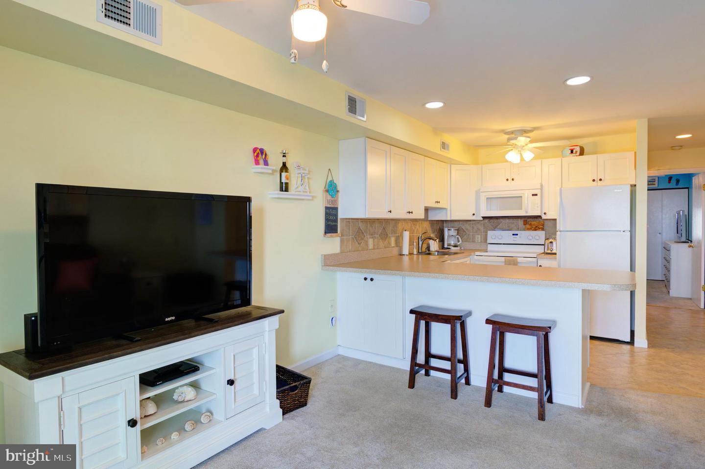 104 56th St #207 Property Photo 4