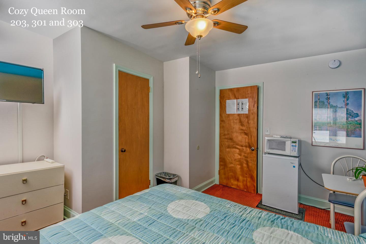 1209 N Baltimore Ave Property Photo 13