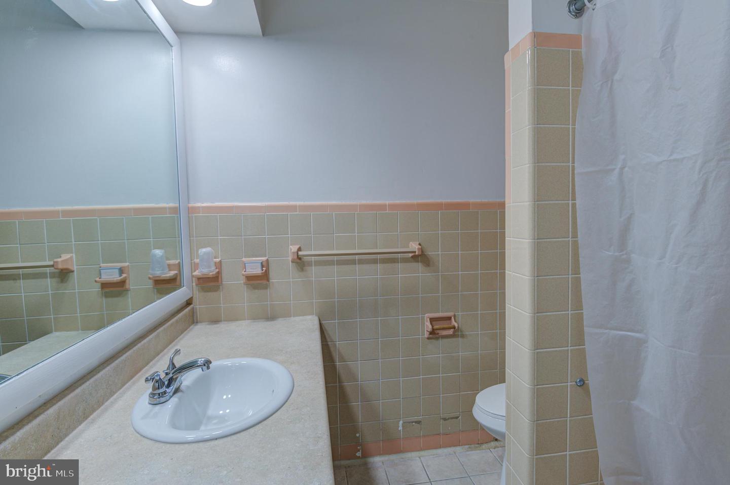 1209 N Baltimore Ave Property Photo 61