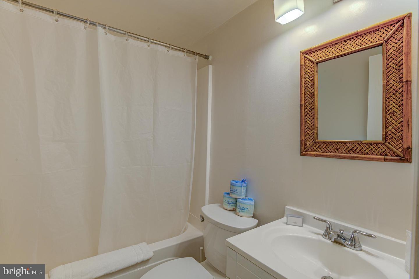 1209 N Baltimore Ave Property Photo 95