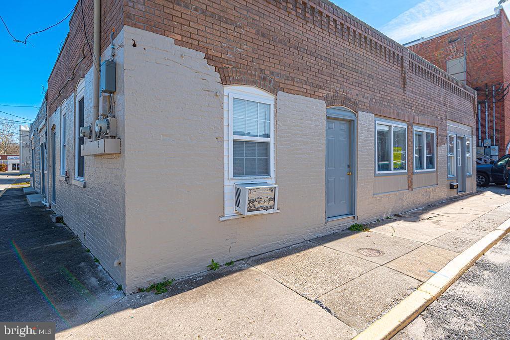 202 Willow St Property Photo 8