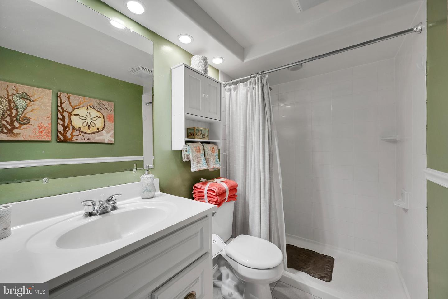 5 93rd St #8 Property Photo 17