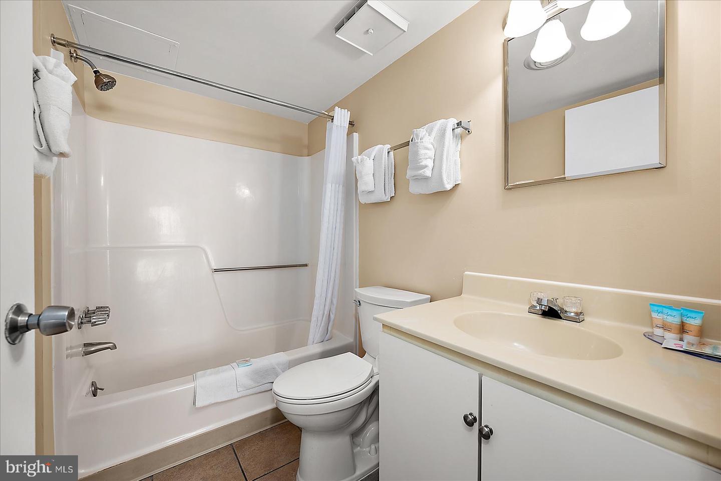 302 32nd St #105 Property Photo 23