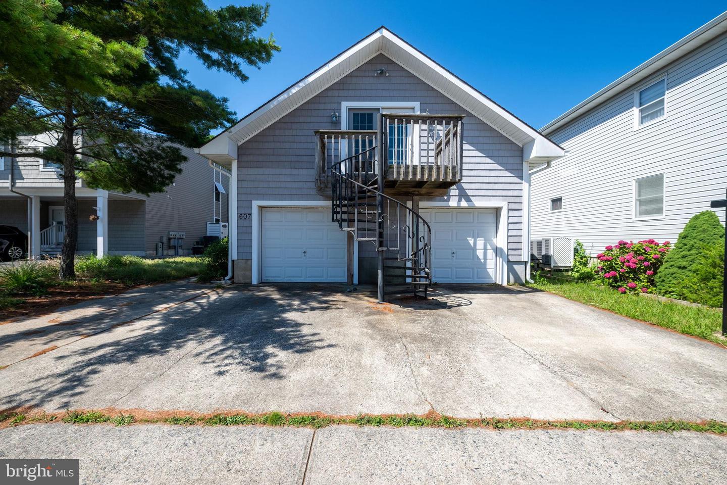 607 SEAWEED LN Property Photo 1