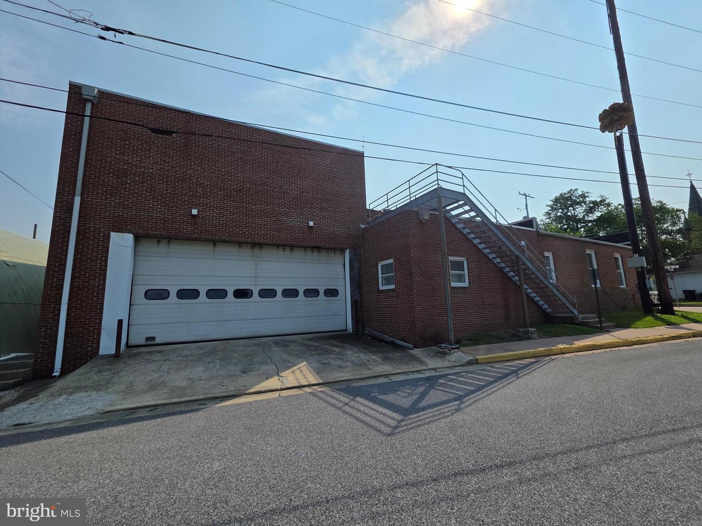 212 W Green St Property Photo 9