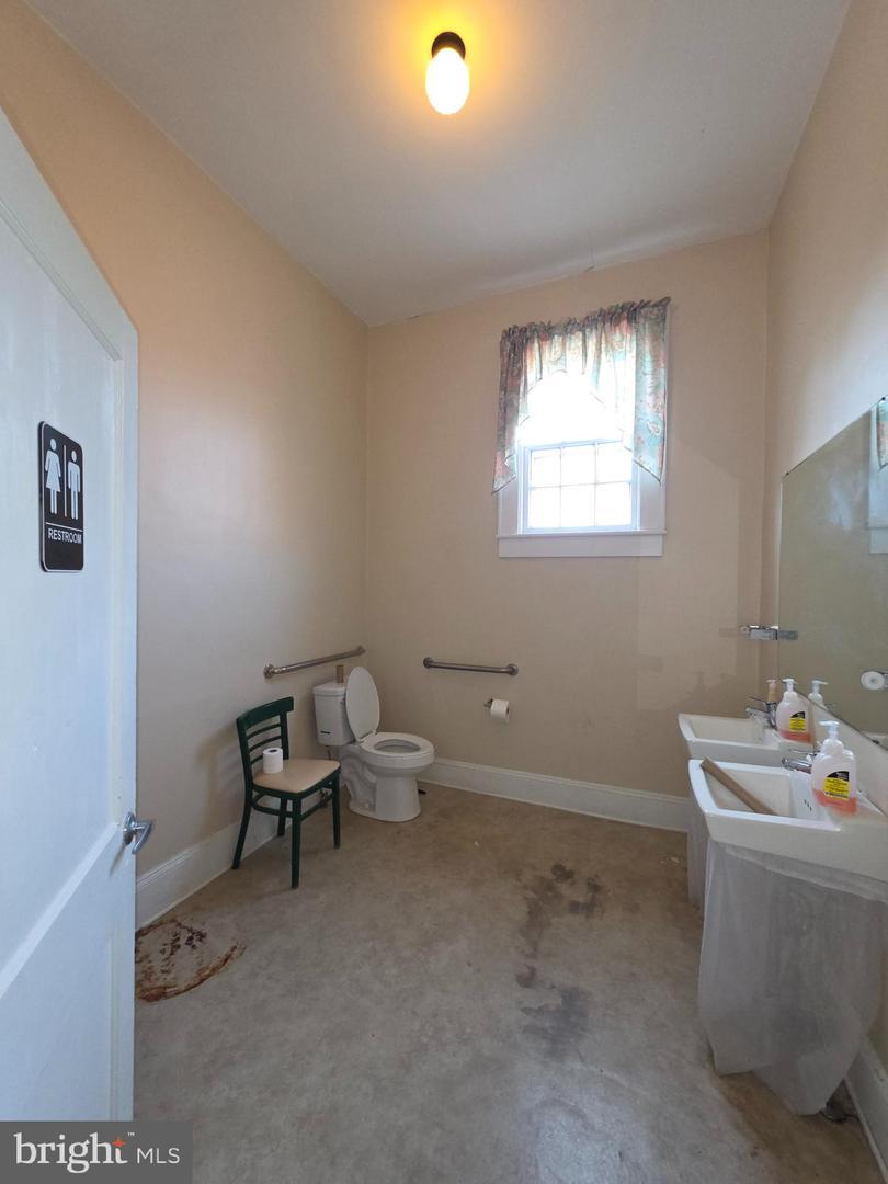 212 W Green St Property Photo 21