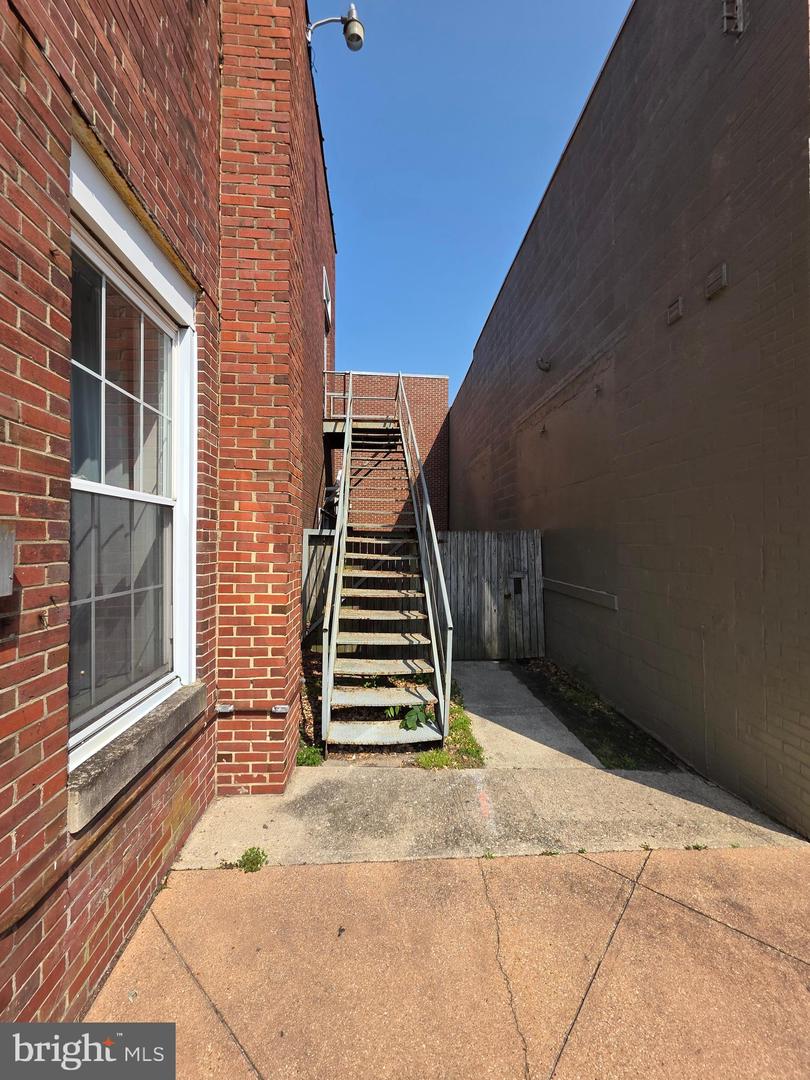 212 W Green St Property Photo 30